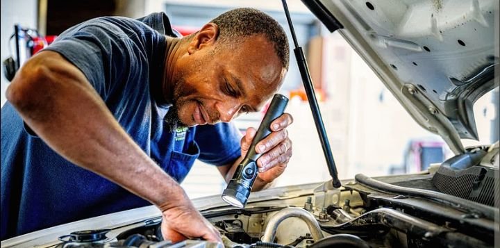 Earn 40,000 Pounds As A Skilled Mechanic in the UK 